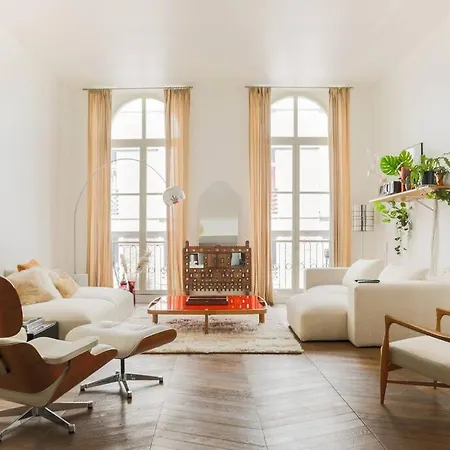 Amazing Premium Flat, Fantastic Location, 1290 Sqf Apartment Paris