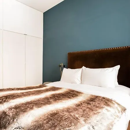 Apartment Amazing Premium Flat, Fantastic Location, 1290 Sqf *